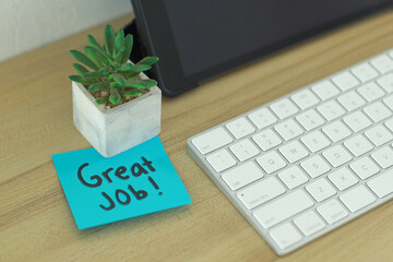 Great Job text written on sticky notes on a work desk