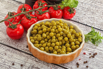 Canned sweet green peas conserve
