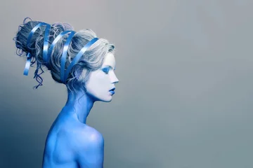 Schilderijen op glas Winter cool cold woman with blue and white body art, carnival makeup and hairstyle © artmim