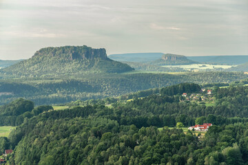 Basteiaussicht  Panorama Elbsandsteingebirge mit Tafelberg Lilienstein