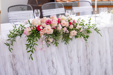 Fototapeta na wymiar Wedding table with pink flowers