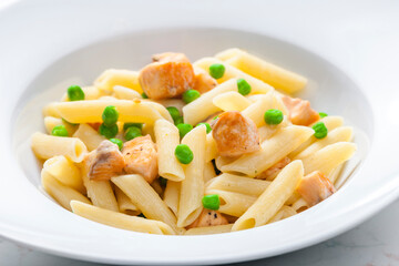 pasta penne with salmon and green peas