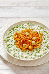 creamed peas with french fried onions, croutons