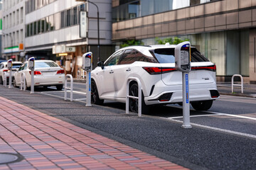 都心の時間制限駐車区間 パーキングメーターと駐車車両