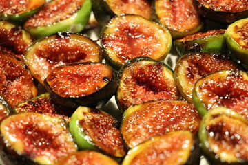 pile of juicy caramelized figs