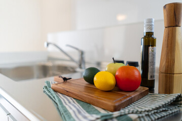 キッチンイメージ　調味料とフルーツ