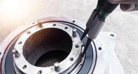 Remove the snap ring using snapring pliers in bearing replacement work. Repair bearing concept.