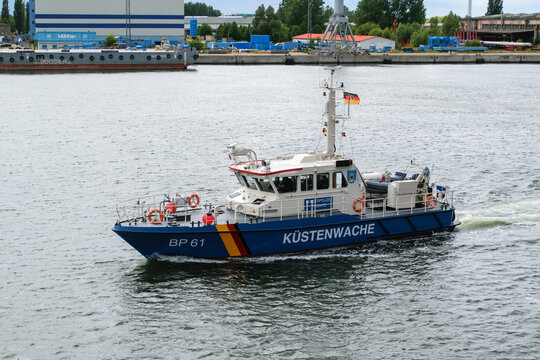 Deutschland , Rostock , 24.06.2015 , Das Boot BP 61 der Bundespolizei im Hafen von Rostock unterwegs