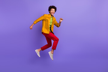 Full length photo of crazy carefree cheerful man dressed stylish clothes hurrying store mall isolated on purple color background