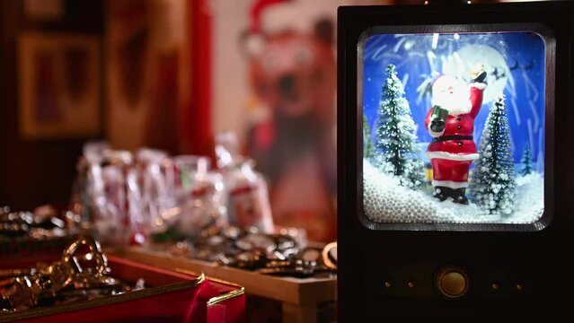 Cena de objetos decorativos para natal simulando neve com papai noel, festas de fim de ano, datas comemorativas