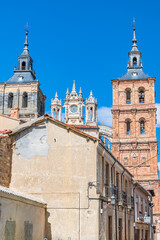 Obraz premium Street in Astorga, Spain, with the cathedral in the background