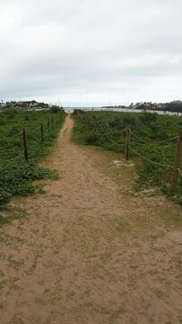 caminho para praia na cidade de Vit&oacute;ria, Estado do Espirito Santo, Brasil
