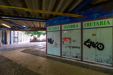 shops in the commercial area of ​​the old and deactivated train station in the city of Barreiro, in a state of degradation