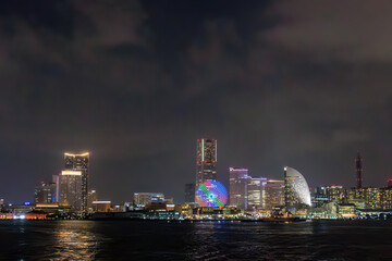 東京湾から眺める美しい横浜みなとみらいの夜景。

東海汽船東京湾〜伊豆諸島航路のさるびあ丸船上にて。
2023年11月1日〜5日撮影。
水中写真。

Beautiful night view of Yokohama Minato Mirai from Tokyo Bay.

On board the ship Sarubia Maru on Tokai Kisen's Tokyo Bay to I