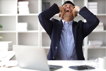 Naklejka premium Business people who are serious about their work are stressed.