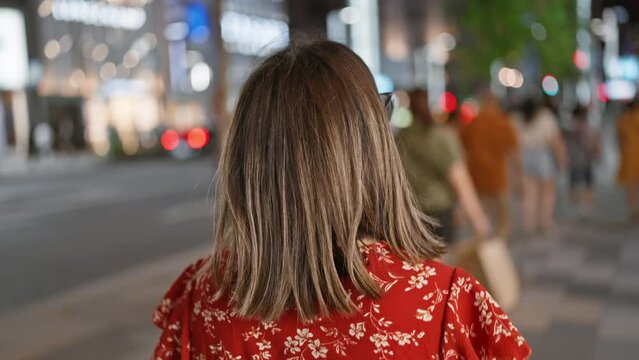 Beautiful hispanic woman with glasses walking away, looking around the night-lit tokyo streets, exuding casual charisma