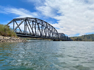 Obraz premium The Bethanga or BellBridge Bridge is a steel truss road bridge that carries the Riverina Highway across Lake Hume, an artificial lake on the Murray River in Australia.