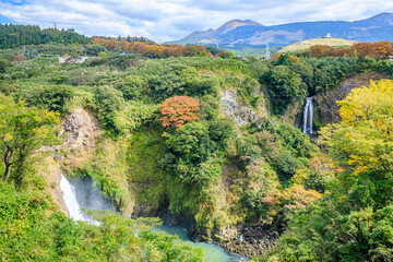 秋の数鹿流ヶ滝と白糸の滝　熊本県阿蘇郡　Sugaruga Falls and Shiraito Falls in...