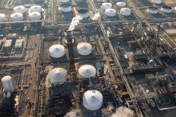 Foto op Plexiglas Aerial view industrial park harbor Rotterdam with oil tanks © Kruwt