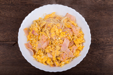 卵とハムとキノコの炒め物