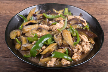 豚肉とナスとピーマンの炒め物のアップ