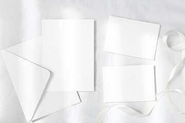 Set of 5x7 and 3,5x5 cards mockup with white envelope
