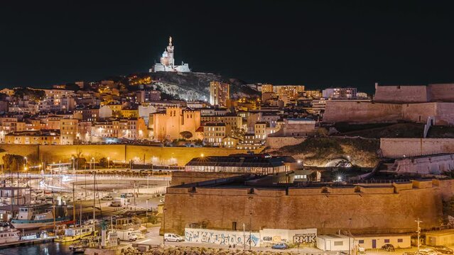 Marseille, Basilique Notre Dame de la Garde la nuit, timelapse, France
