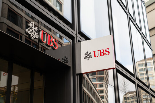 UBS Schweizer Bank Filiale Z&uuml;rich Aussenreklame