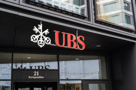 UBS Schweizer Bank Filiale Zürich Aussenreklame