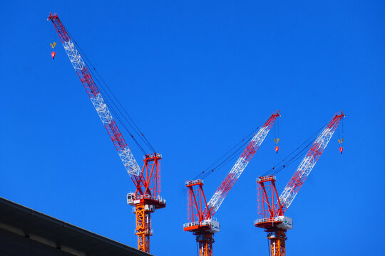 Hochhausbau mit Baukr&auml;nen