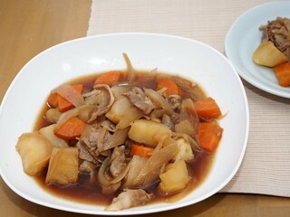 豚肉を使った肉じゃが