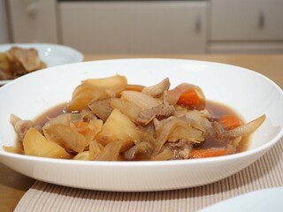 豚肉を使った肉じゃが