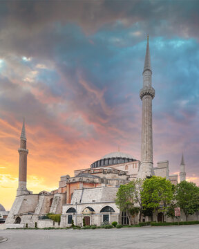 Sunset shot of Hagia Sophia, or Ayasofya, formerly a Greek Orthodox church, Istanbul, Turkiye