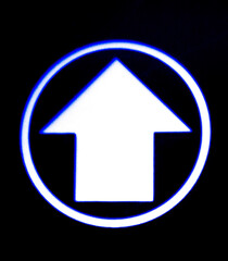 Image of an arrow symbol, enclosed in a circle, on a black background.