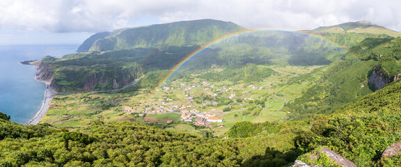 Flores Küste © ThoPics