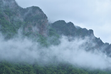 山にかかる雲