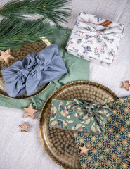 Geschenke nachhaltig in Stoff verpacken, Verpackung ökologisch, Weihnachten, Furoshiki