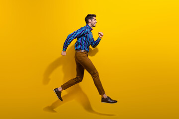 Full body photo of handsome man wear bow tie stylish shirt hurry run look at promo empty space isolated on yellow color background