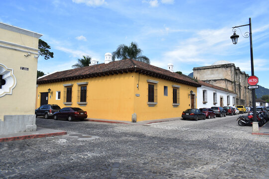 Segunda Calle Oriente en Antigua Guatemala. 