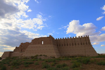 Fototapeta na wymiar The ruins of Kizil Kala, one of the Desert Castles of Ancient Khorezm traditionally known as Elliq Qala, Unesco World Heritage Site in Karakpakstan, Uzbekistan
