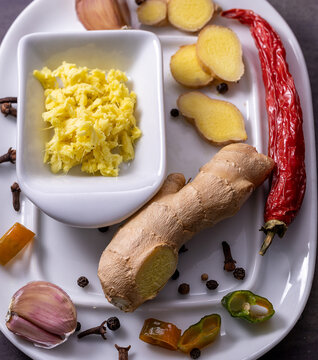 Bay leaves, garlic, grated ginger, hot pepper put on a ceramic tray