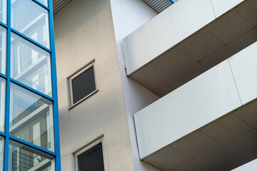 Obraz premium details of a vacant older parking garage