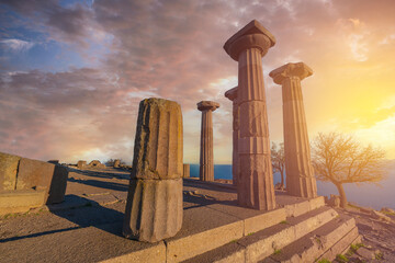Obraz premium canakkale assos athena temple columns