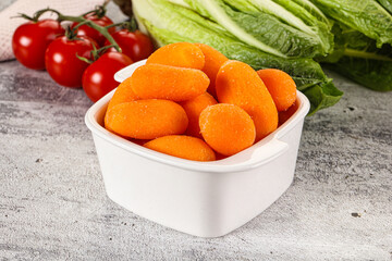 Small baby mini organic carrot