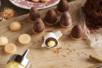 Fototapeta na wymiar Fillling wasp nests, traditional Czech Christmas cookies, with eggnog cream