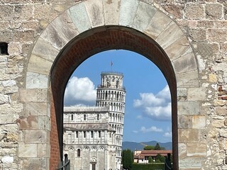 city region country pisa with tower