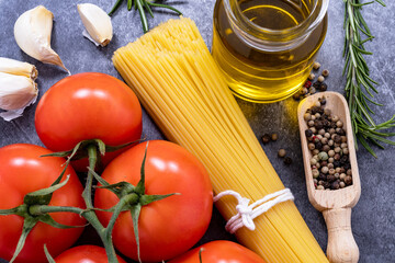 Spaghetti pasta, tomatoes, garlic and peppercorns