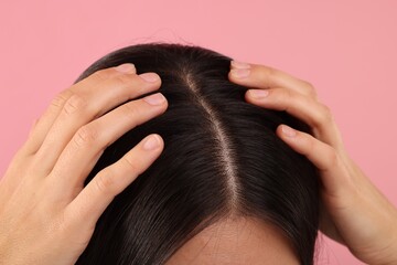 Naklejka premium Woman with healthy hair on pink background, closeup