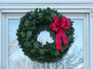 Fototapeta na wymiar close up on Christmas wreath on the door
