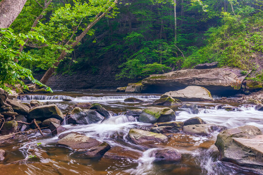 Small waterfalls on Tinker's creek.Vidaduct park.Bedford.Ohio.USA